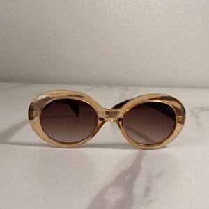 Women's Round Retro Sunglasses in Light Amber